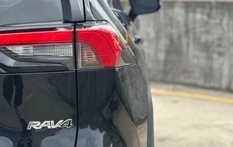 Toyota RAV4, 2021 год, 2 340 000 рублей, 10 фотография
