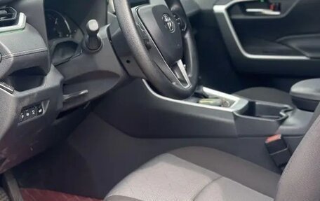 Toyota RAV4, 2021 год, 2 340 000 рублей, 14 фотография