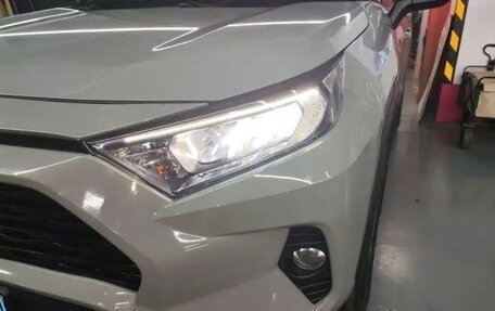 Toyota RAV4, 2021 год, 2 320 000 рублей, 5 фотография