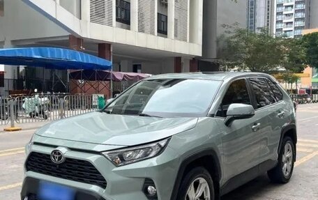 Toyota RAV4, 2021 год, 2 320 000 рублей, 2 фотография