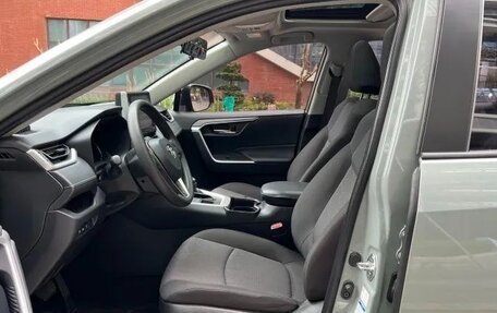 Toyota RAV4, 2021 год, 2 320 000 рублей, 15 фотография