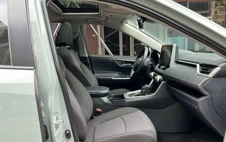 Toyota RAV4, 2021 год, 2 320 000 рублей, 21 фотография