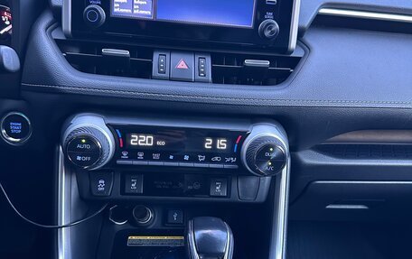 Toyota RAV4, 2021 год, 3 900 000 рублей, 5 фотография