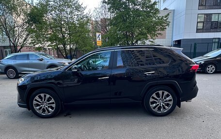 Toyota RAV4, 2021 год, 3 900 000 рублей, 3 фотография