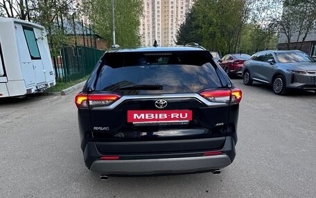 Toyota RAV4, 2021 год, 3 900 000 рублей, 4 фотография