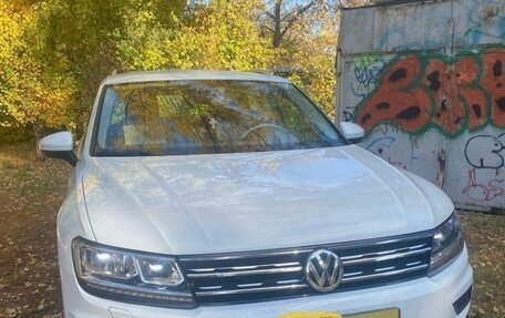 Volkswagen Tiguan II, 2018 год, 3 100 000 рублей, 2 фотография