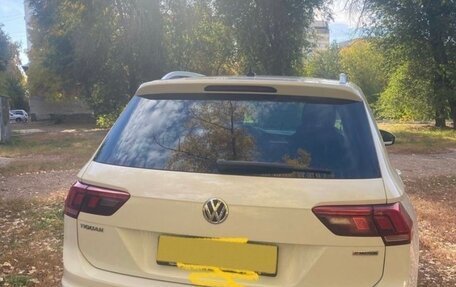 Volkswagen Tiguan II, 2018 год, 3 100 000 рублей, 3 фотография