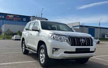 Toyota Land Cruiser Prado 150 рестайлинг 2, 2022 год, 5 590 000 рублей, 3 фотография