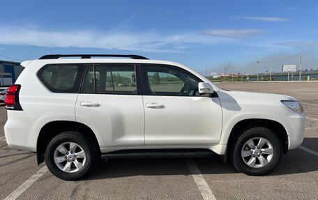 Toyota Land Cruiser Prado 150 рестайлинг 2, 2022 год, 5 590 000 рублей, 8 фотография