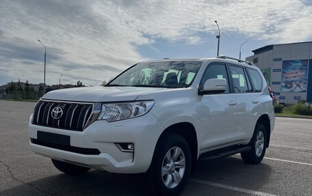 Toyota Land Cruiser Prado 150 рестайлинг 2, 2022 год, 5 590 000 рублей, 2 фотография
