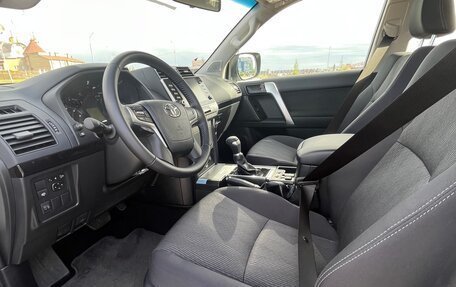Toyota Land Cruiser Prado 150 рестайлинг 2, 2022 год, 5 590 000 рублей, 9 фотография