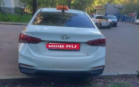 Hyundai Solaris II рестайлинг, 2017 год, 635 000 рублей, 4 фотография