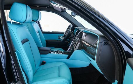 Rolls-Royce Cullinan, 2022 год, 47 000 000 рублей, 17 фотография