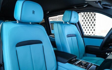 Rolls-Royce Cullinan, 2022 год, 47 000 000 рублей, 16 фотография