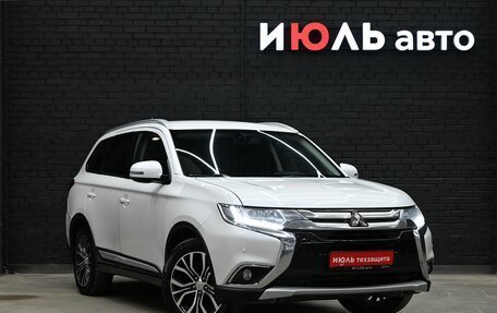 Mitsubishi Outlander III рестайлинг 3, 2015 год, 1 560 000 рублей, 4 фотография