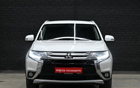 Mitsubishi Outlander III рестайлинг 3, 2015 год, 1 560 000 рублей, 2 фотография