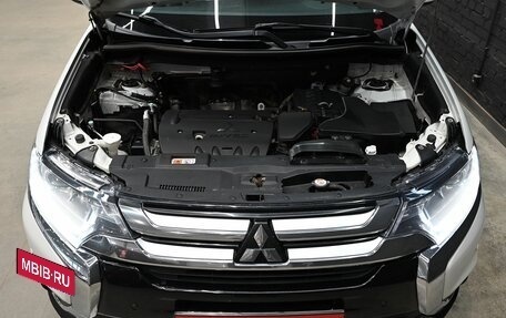 Mitsubishi Outlander III рестайлинг 3, 2015 год, 1 560 000 рублей, 3 фотография