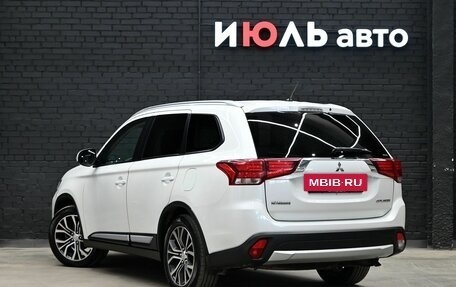 Mitsubishi Outlander III рестайлинг 3, 2015 год, 1 560 000 рублей, 5 фотография