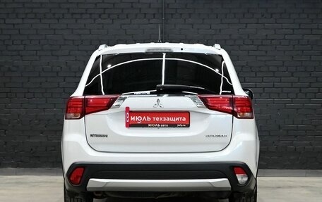 Mitsubishi Outlander III рестайлинг 3, 2015 год, 1 560 000 рублей, 6 фотография