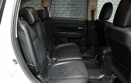 Mitsubishi Outlander III рестайлинг 3, 2015 год, 1 560 000 рублей, 13 фотография