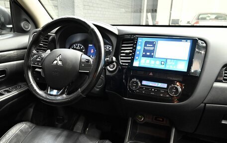 Mitsubishi Outlander III рестайлинг 3, 2015 год, 1 560 000 рублей, 11 фотография