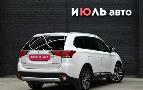 Mitsubishi Outlander III рестайлинг 3, 2015 год, 1 560 000 рублей, 7 фотография