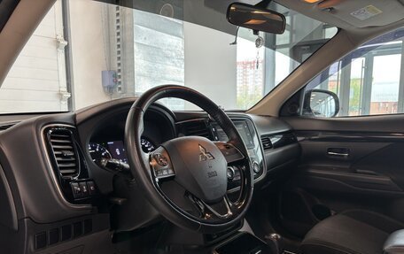 Mitsubishi Outlander III рестайлинг 3, 2019 год, 2 099 000 рублей, 7 фотография