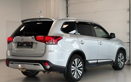 Mitsubishi Outlander III рестайлинг 3, 2019 год, 2 099 000 рублей, 5 фотография