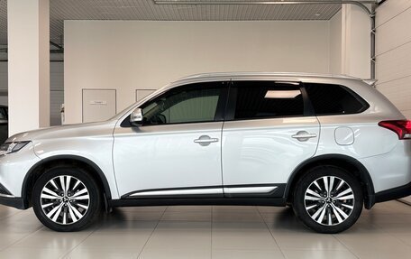 Mitsubishi Outlander III рестайлинг 3, 2019 год, 2 099 000 рублей, 4 фотография