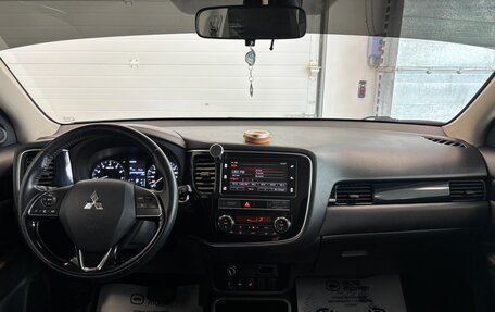 Mitsubishi Outlander III рестайлинг 3, 2019 год, 2 099 000 рублей, 15 фотография