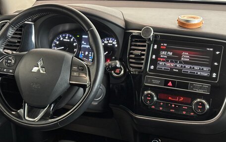 Mitsubishi Outlander III рестайлинг 3, 2019 год, 2 099 000 рублей, 16 фотография