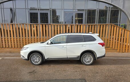 Mitsubishi Outlander III рестайлинг 3, 2021 год, 3 200 000 рублей, 2 фотография