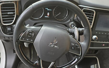 Mitsubishi Outlander III рестайлинг 3, 2021 год, 3 200 000 рублей, 12 фотография