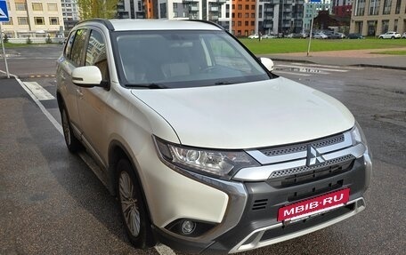 Mitsubishi Outlander III рестайлинг 3, 2021 год, 3 200 000 рублей, 5 фотография