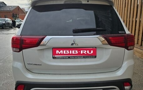 Mitsubishi Outlander III рестайлинг 3, 2021 год, 3 200 000 рублей, 4 фотография