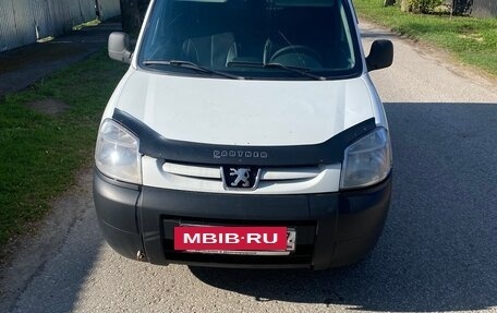 Peugeot Partner II рестайлинг 2, 2011 год, 390 000 рублей, 2 фотография