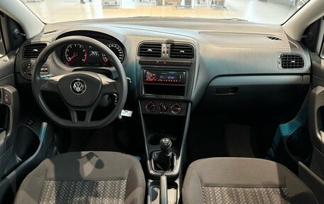 Volkswagen Polo VI (EU Market), 2016 год, 940 000 рублей, 18 фотография