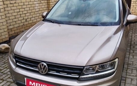 Volkswagen Tiguan II, 2018 год, 2 299 000 рублей, 1 фотография