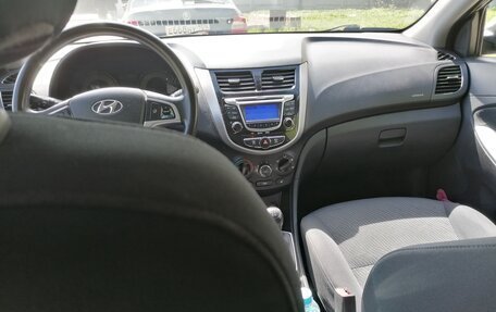 Hyundai Solaris II рестайлинг, 2011 год, 660 000 рублей, 2 фотография