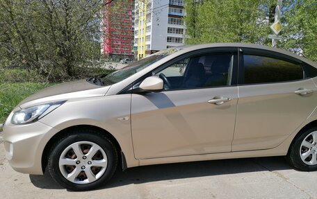 Hyundai Solaris II рестайлинг, 2011 год, 660 000 рублей, 10 фотография
