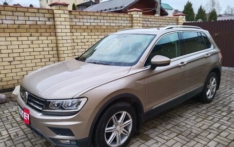 Volkswagen Tiguan II, 2018 год, 2 299 000 рублей, 2 фотография