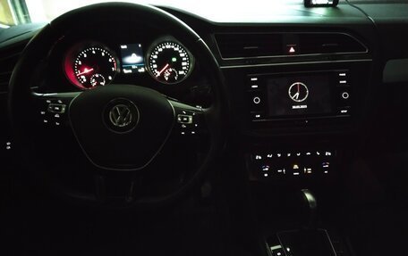 Volkswagen Tiguan II, 2018 год, 2 299 000 рублей, 17 фотография