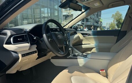 Toyota Camry, 2018 год, 3 350 000 рублей, 10 фотография