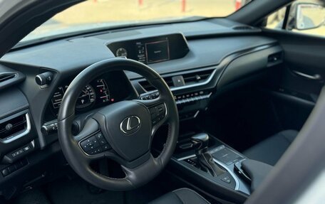 Lexus UX I, 2022 год, 3 500 000 рублей, 11 фотография
