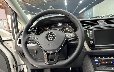 Volkswagen Touran III, 2021 год, 1 793 000 рублей, 8 фотография