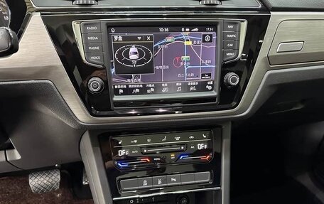 Volkswagen Touran III, 2021 год, 1 793 000 рублей, 9 фотография