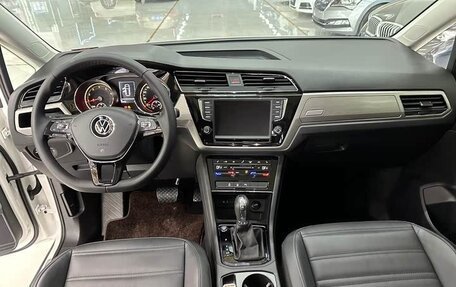 Volkswagen Touran III, 2021 год, 1 793 000 рублей, 7 фотография