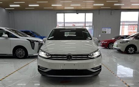 Volkswagen Touran III, 2021 год, 1 793 000 рублей, 2 фотография