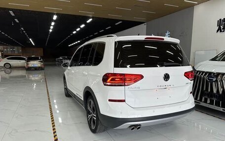 Volkswagen Touran III, 2021 год, 1 793 000 рублей, 5 фотография