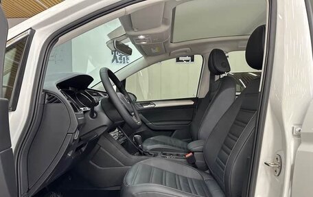 Volkswagen Touran III, 2021 год, 1 793 000 рублей, 6 фотография